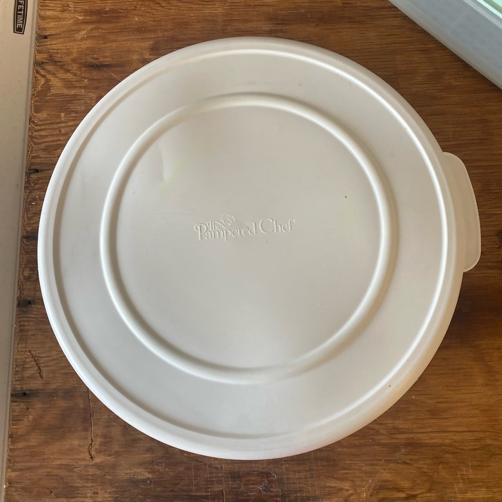 Pampered chef collapsing bowl saves space